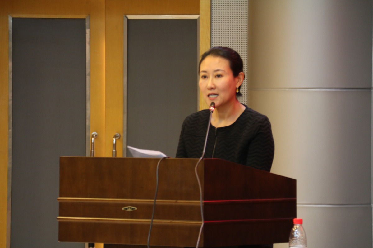 當選第三屆理事會會長的慈銘集團董事韓小紅發(fā)表講話